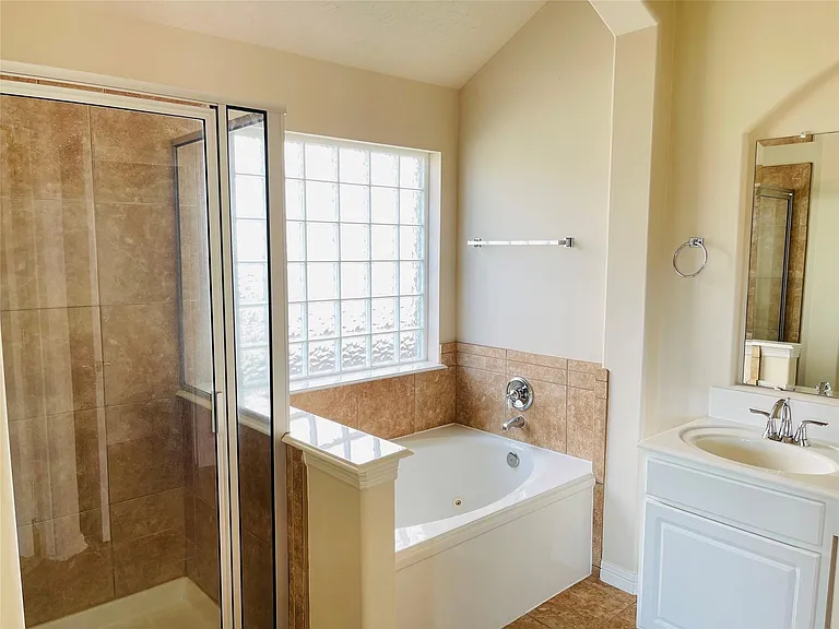 10723 Lake Riata Ln — Photo 19