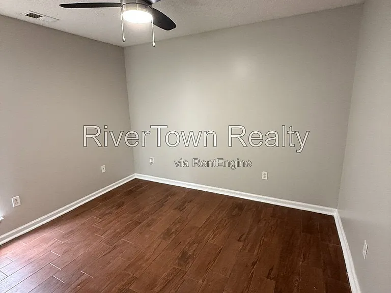 10570 Pecan View Dr — Photo 16