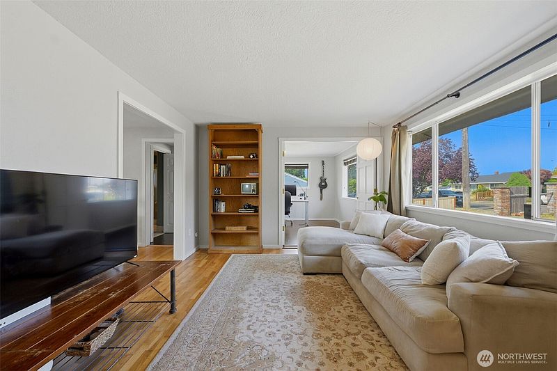 3rd image of 4306 N Highland Avenue