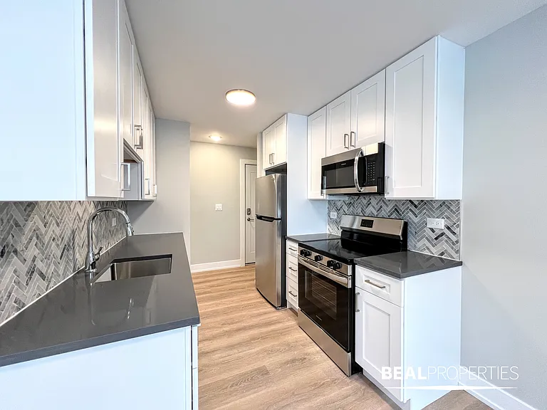 452 W Oakdale — Photo 36