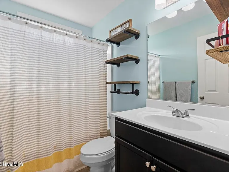 301 Pine Ridge Ln — Photo 13