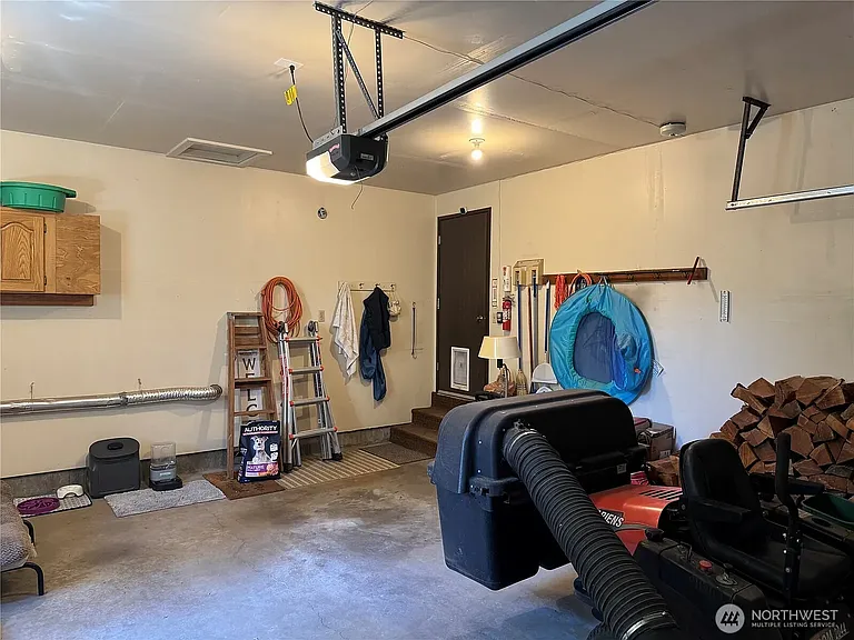 908 S 6th St — Photo 33