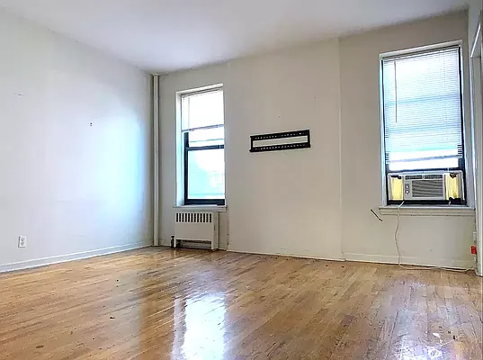 Rented by HOLTON REAL ESTATE INC. | media 4