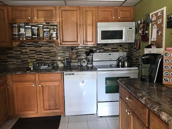 5th image of 205 Greenbrier Cir