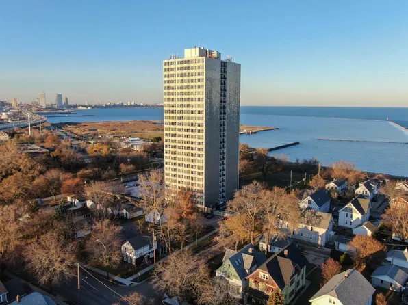 2525 S Shore DRIVE #5F, Milwaukee, WI 53207