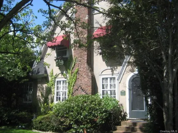 166 Southard Avenue, Rockville Centre, NY 11570