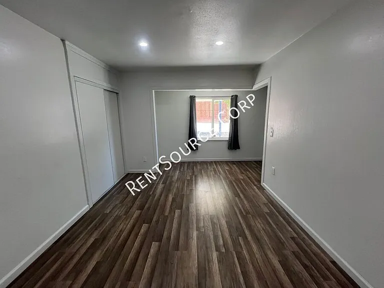 222 E Virginia Way — Photo 17