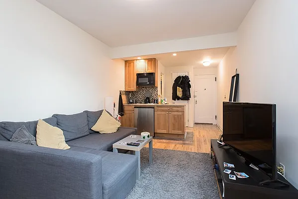 Rented by Emor Management Inc. | media 24