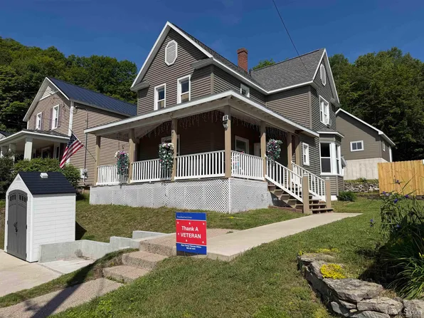 204 Walnut St, Munising, MI 49862