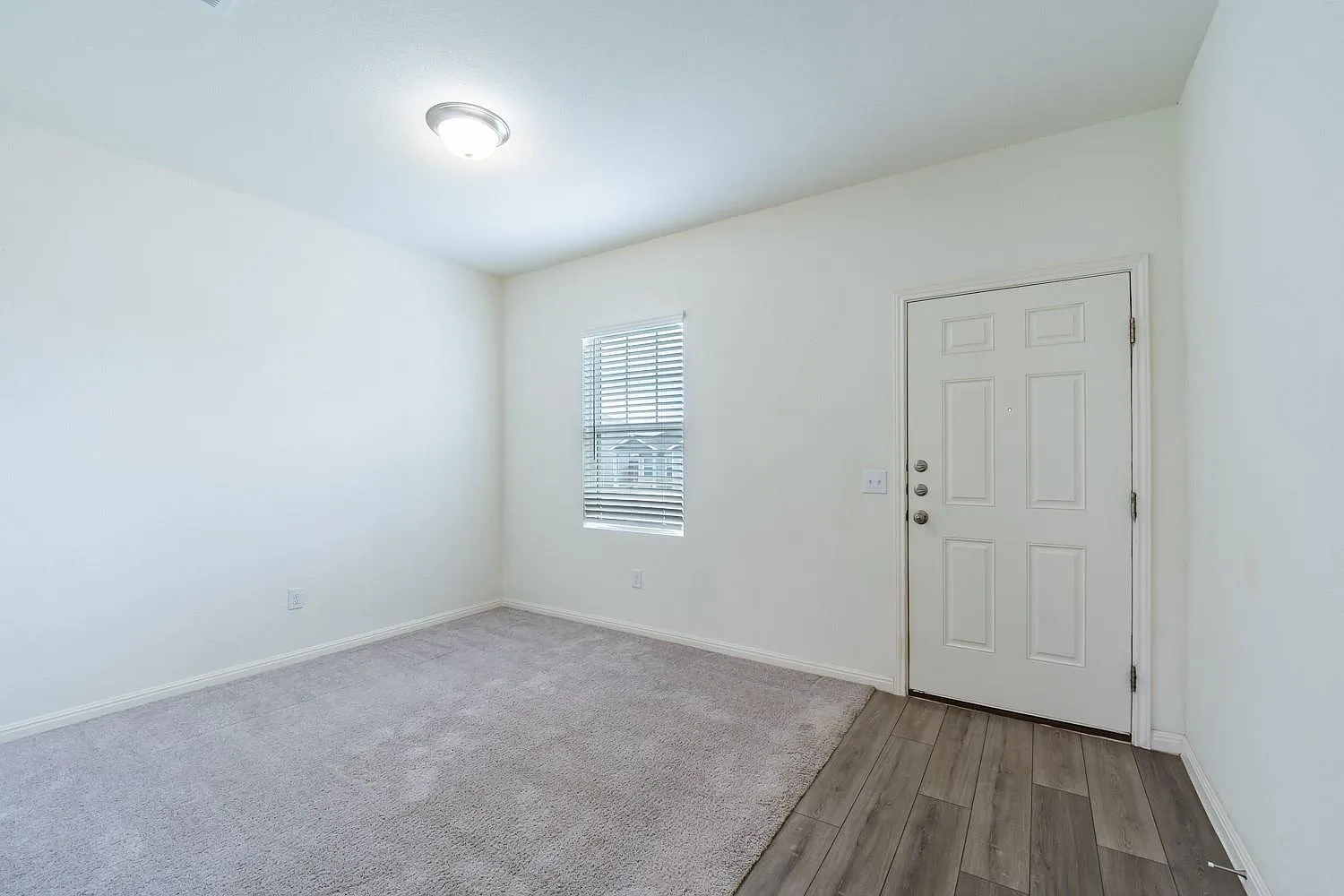 4 bed, 2.5 bath, 2348 sqft, $2,000 — Photo 4