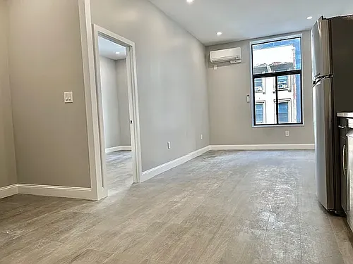 24 W 56th St #4 Photo 1