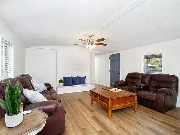 4th image of 10965 Bonnievale Dr W