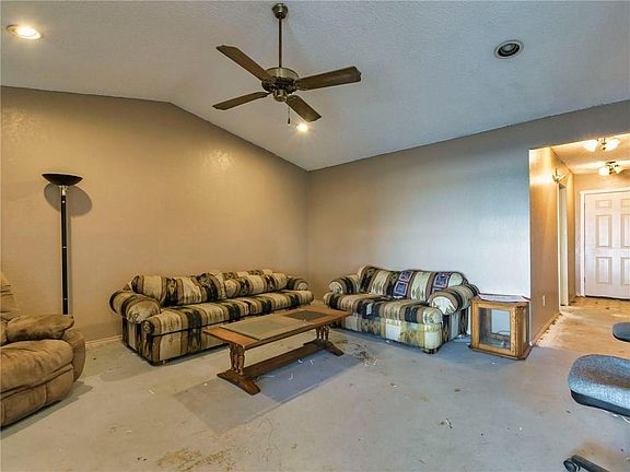 5th image of 1303 Ross Ln