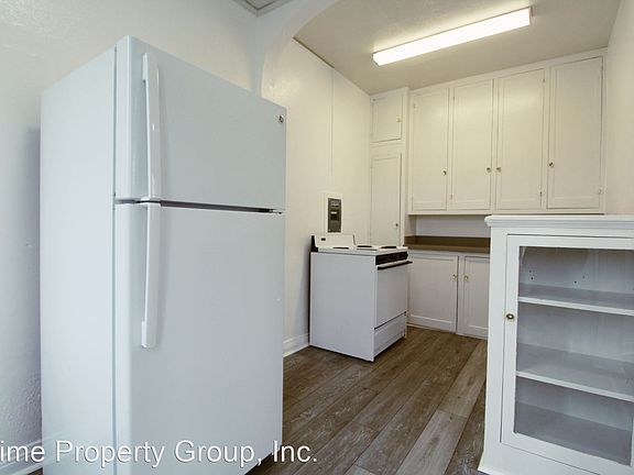3rd image of 3201 Beaumont Ave Unit 23A