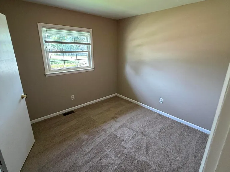 2405 Windwood Ct — Photo 10