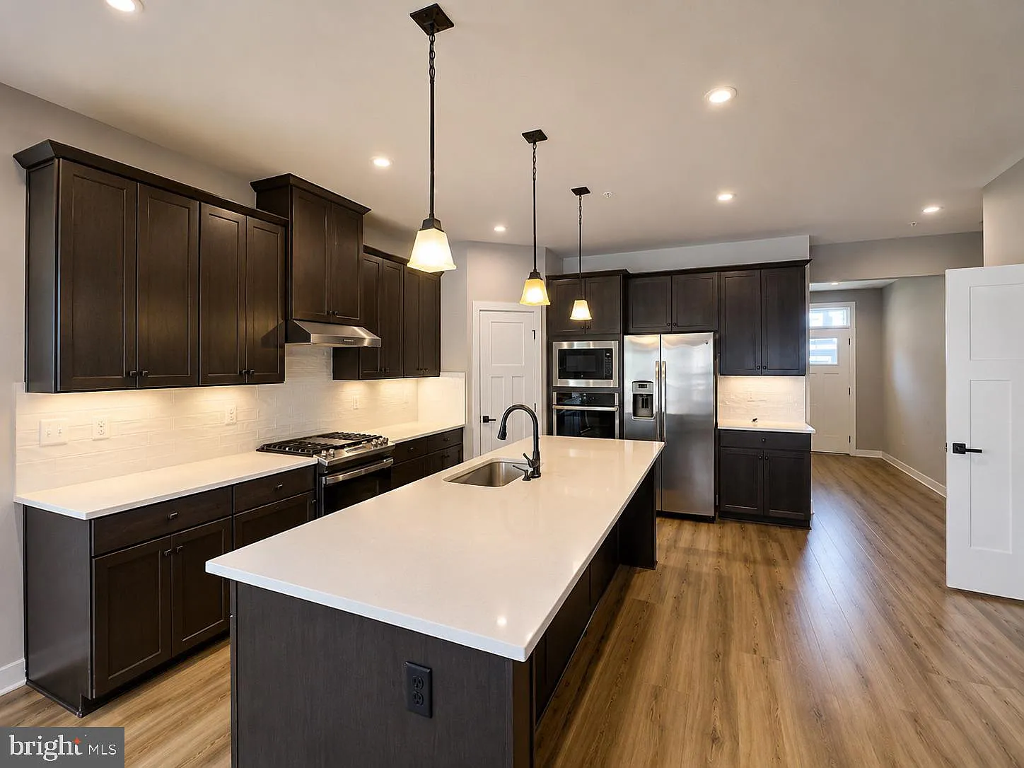 5 bed, 5.0 bath, 3740 sqft, $3,800 — Photo 4