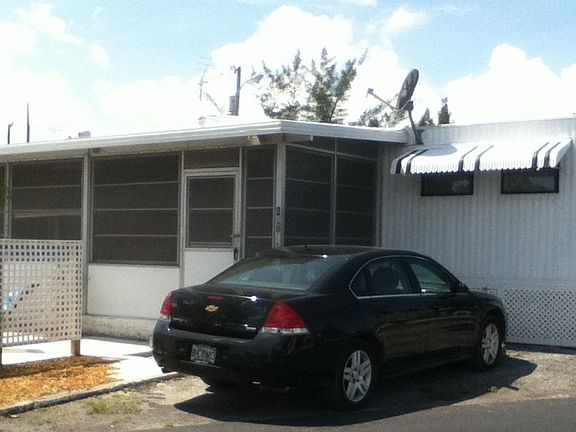 2nd image of 407 Banyan Dr