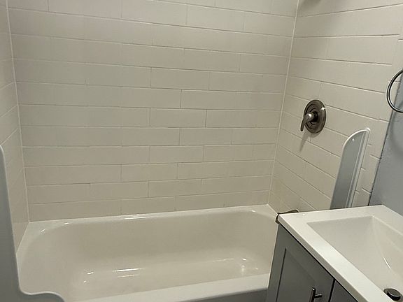 4th image of 280 Howland St APT 307
