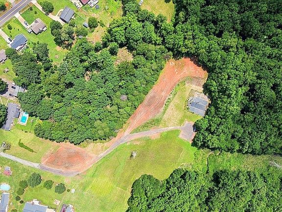 2nd image of 557 Seay Rd