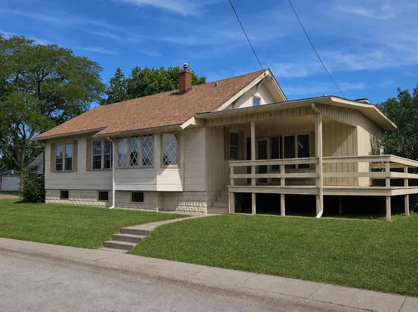 437 12th St, Silvis, IL 61282