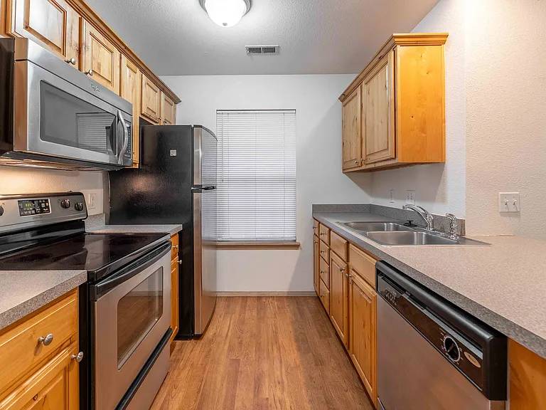 Battlefield Park Apartments — Photo 31