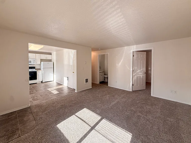 465 E Ellendale Ave #9 — Photo 4