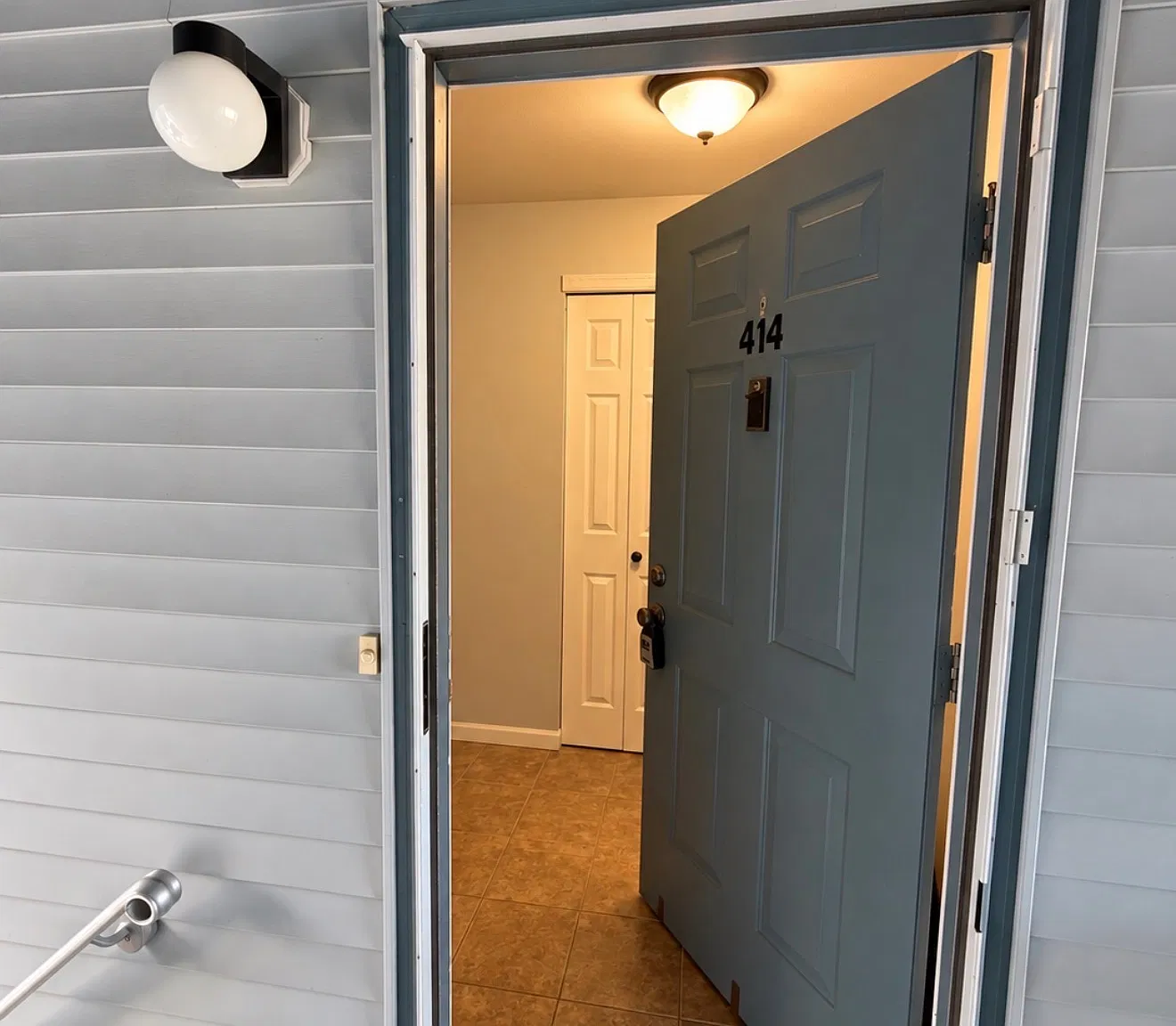 2 bed, 1060 sqft, $2,200 — Photo 2