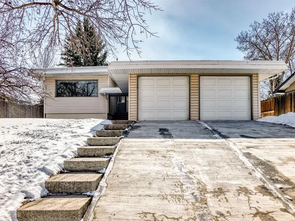19 NE Meadowview Rd SW, Calgary, AB T2V 1V9