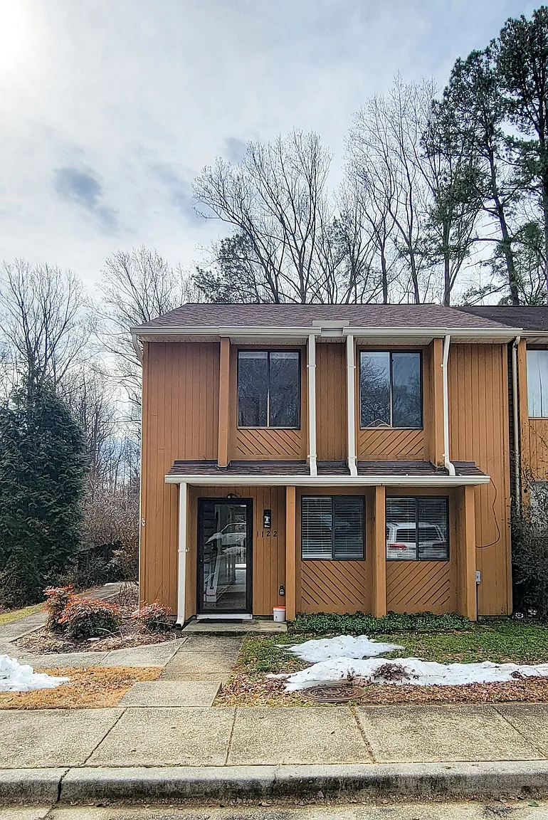 1122 Commanders Way S photo 1