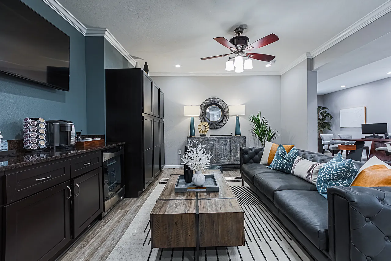 The Village at Bellaire Apartments — Photo 2