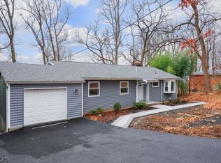 741 Long Hill Rd, Gillette, NJ 07933