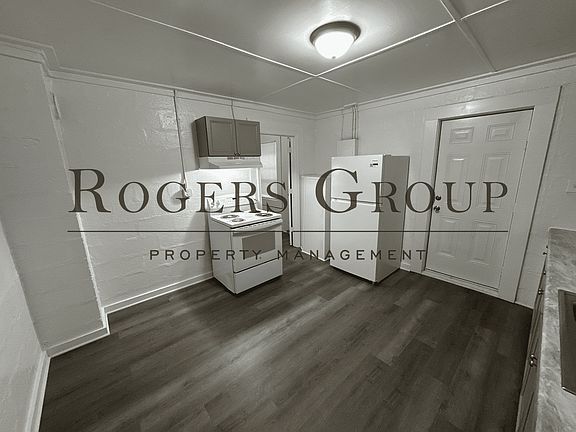 3rd image of 1023 Hughes St