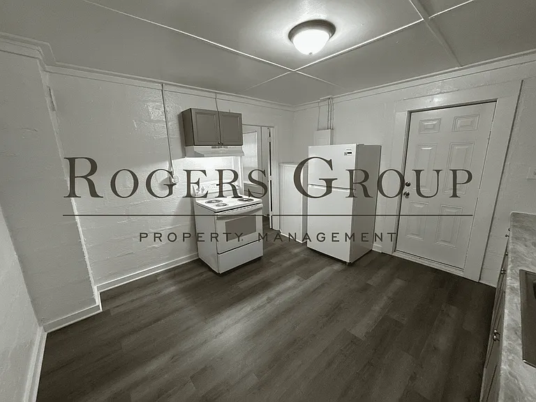 1023 Hughes St — Photo 3