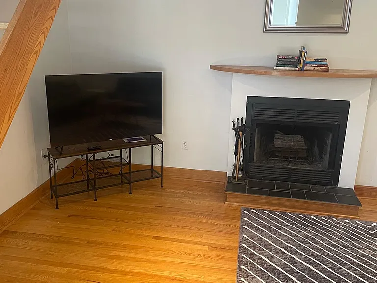 410 E End Ave #6 — Photo 3