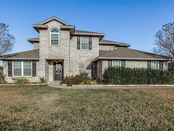 2nd image of 390 Holland Ct