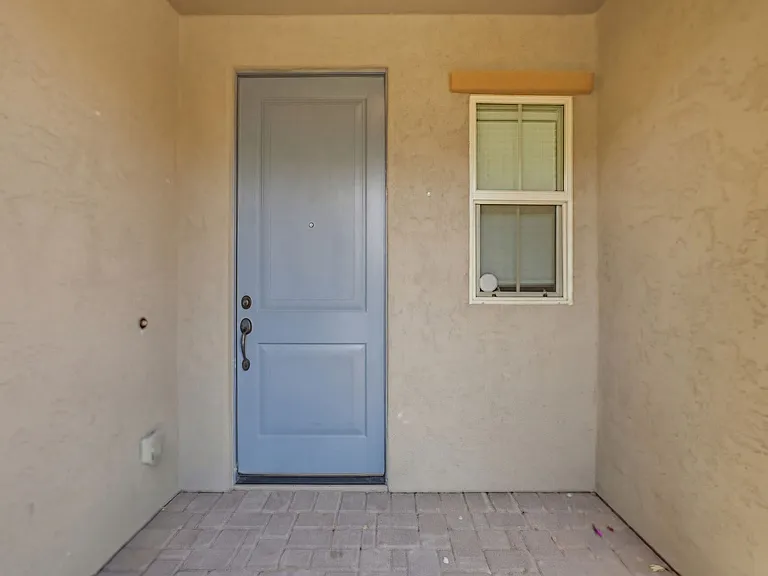 216 E Beatryce St — Photo 5
