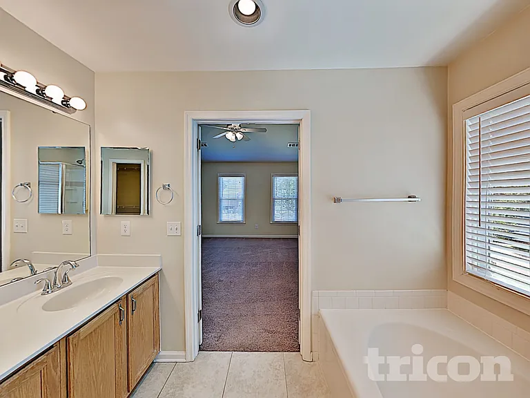 1267 Buckingham Cir — Photo 13