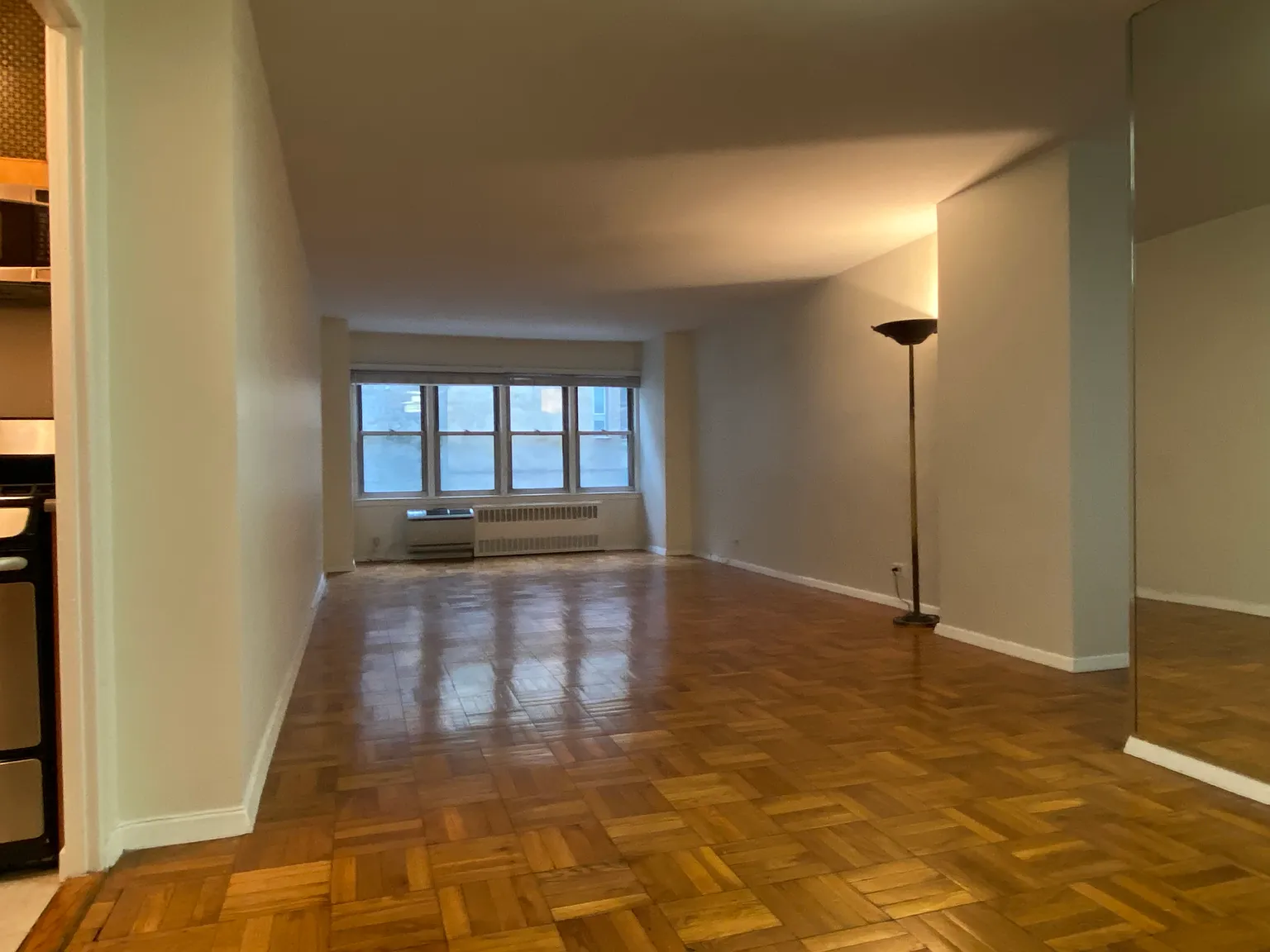 155 E 38th St APT 3B photo 1