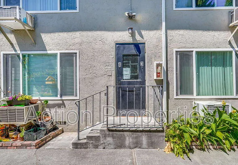1121 Garfield Ave #4 — Photo 2