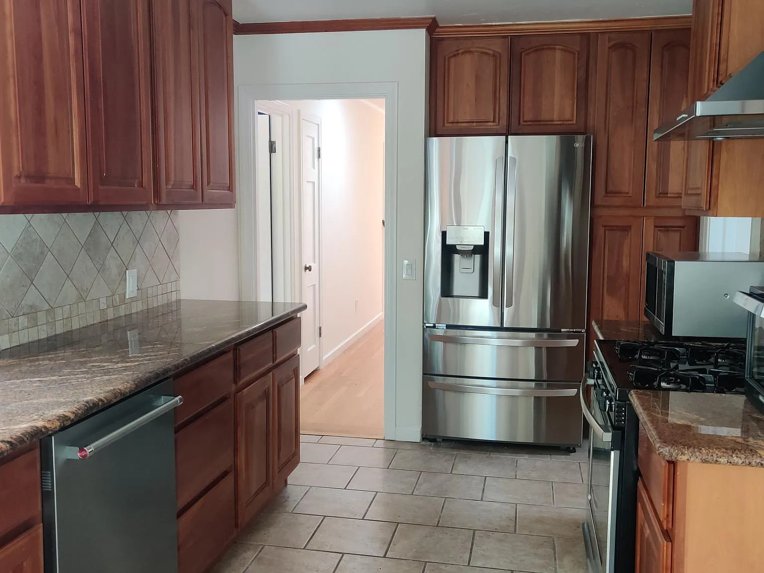 3 bed, 1670 sqft, $6,500 — Photo 4