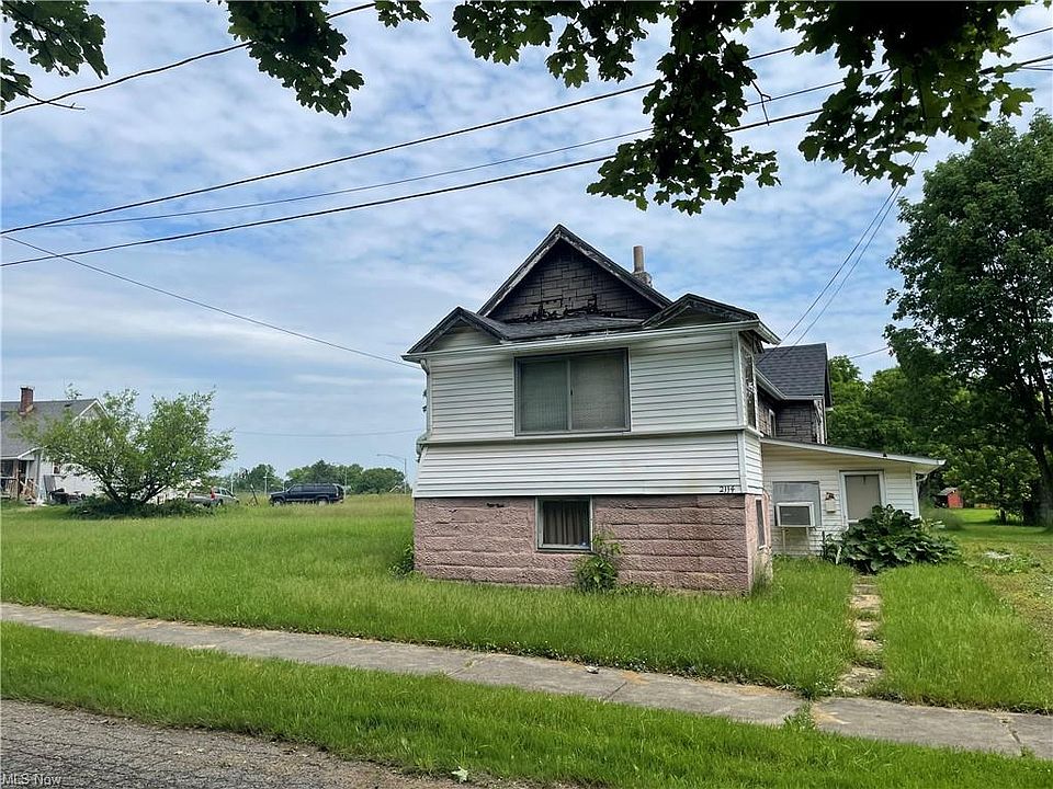 2nd image of 2114 Roy St