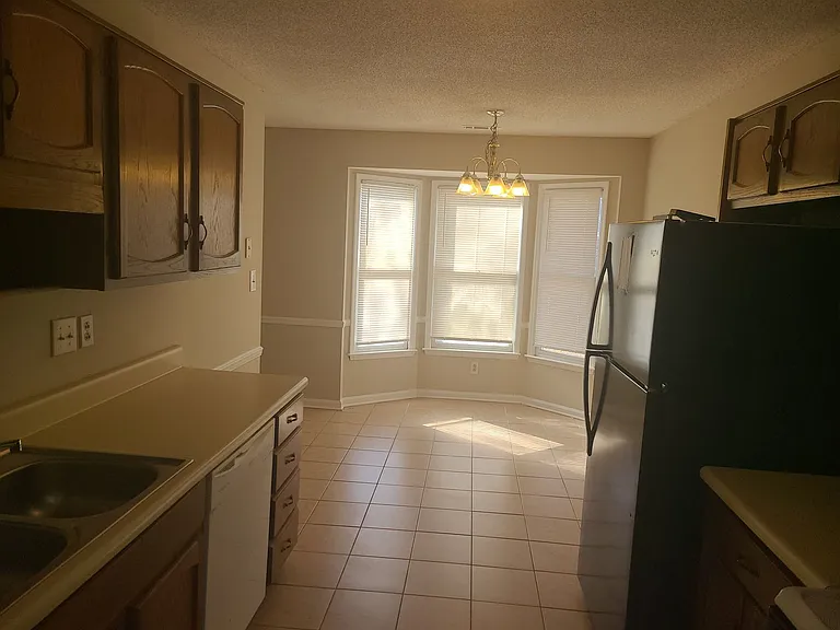 8010 Woodlake Dr — Photo 5