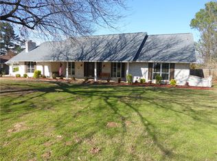 8711 Royal Ridge Dr, Fort Smith, AR 72903