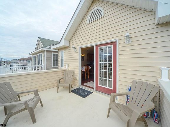 4th image of 648 West Ave #3