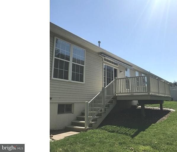 2nd image of 1904 Hunters Cir