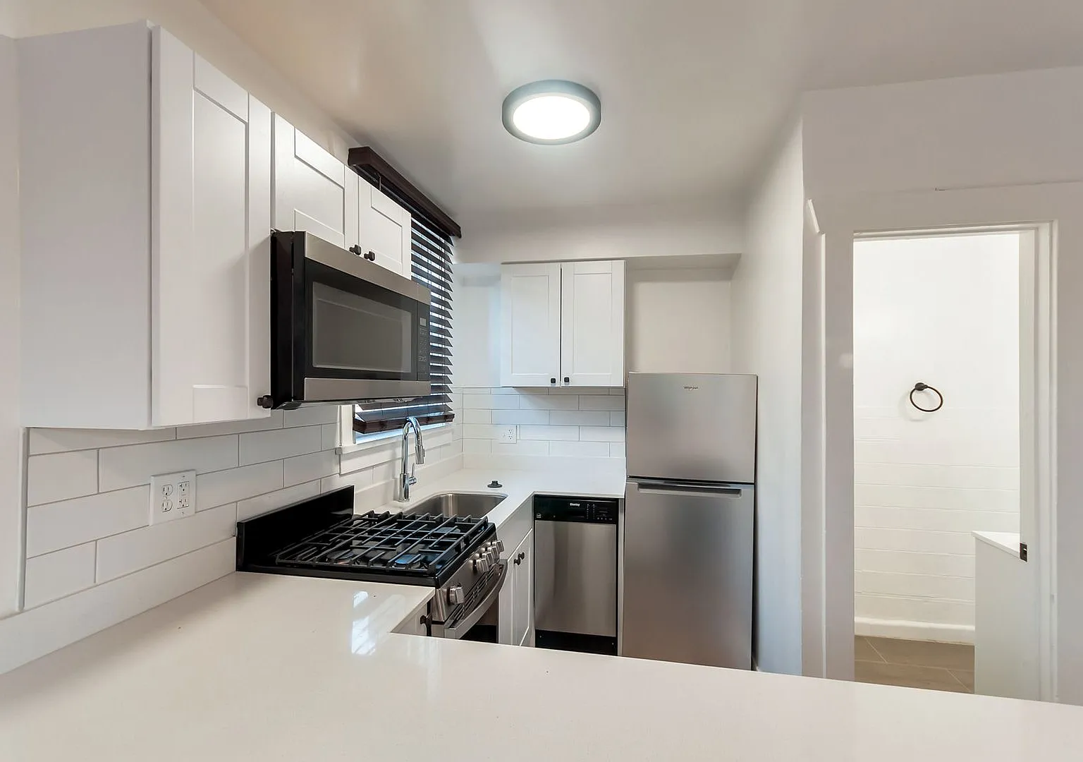 150 South Apartments — Photo 4