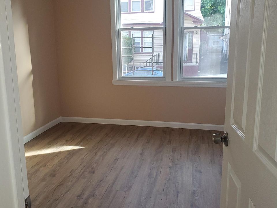 1st image of 43 Underwood St Floor 1