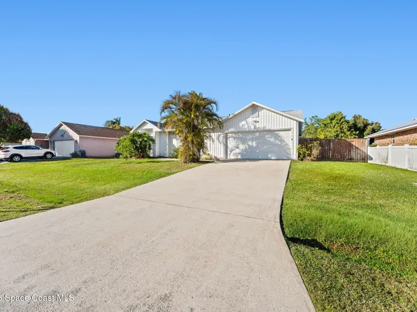 1567 Heartwellville St NW, Palm Bay, FL 32907