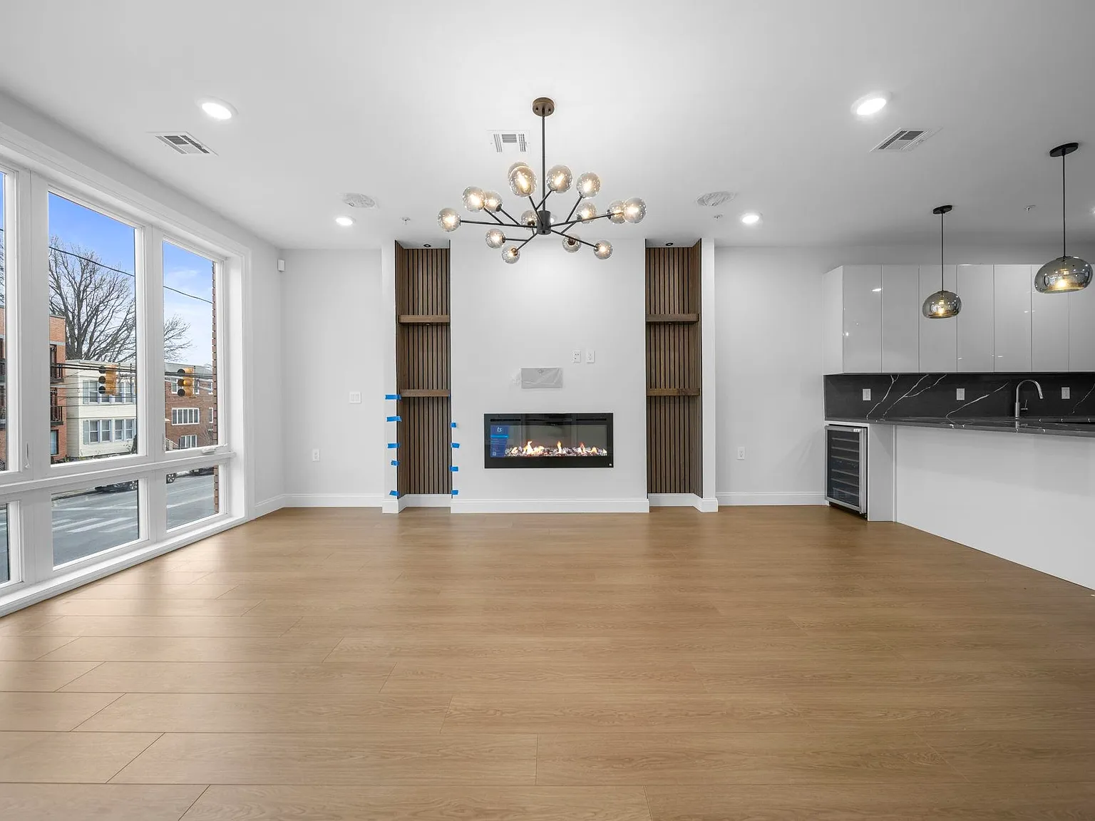 4 bed, 2.0 bath, 1429 sqft, $5,000 — Photo 1