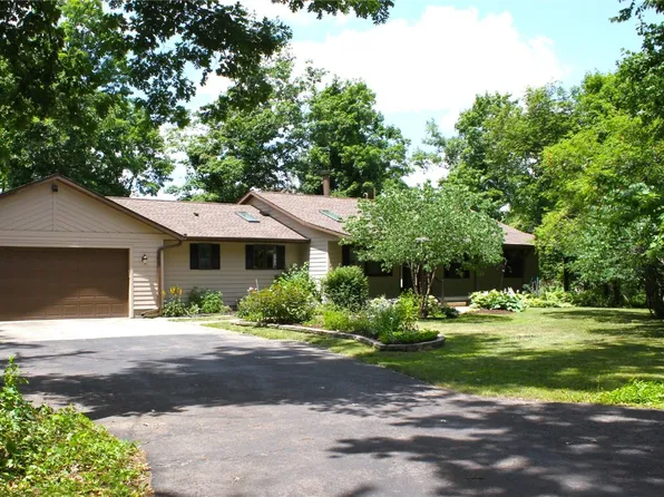 5825 Timber Creek Rd, Cedar Rapids, IA 52411